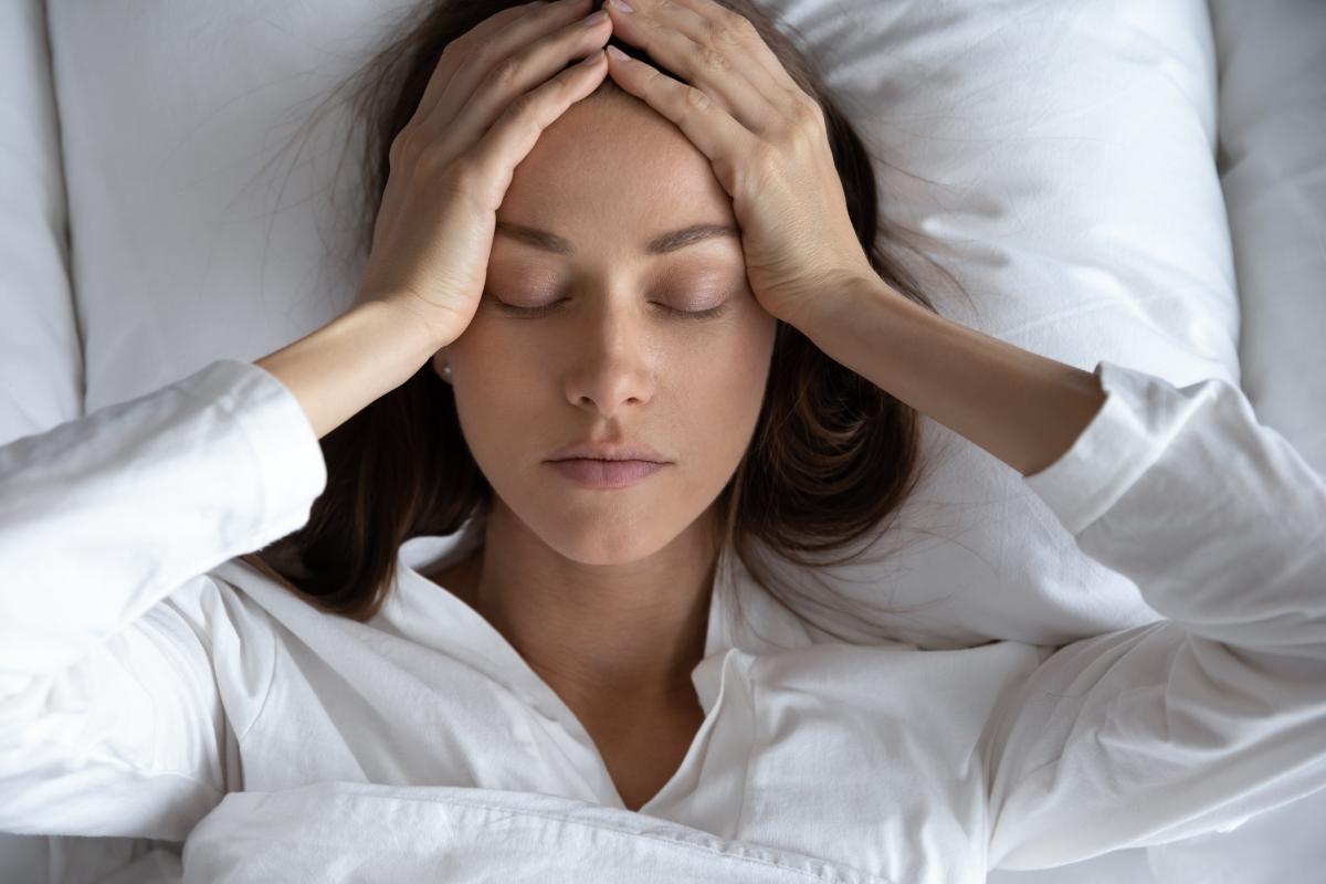 The reasons why your head hurts when you wake up and what can be done