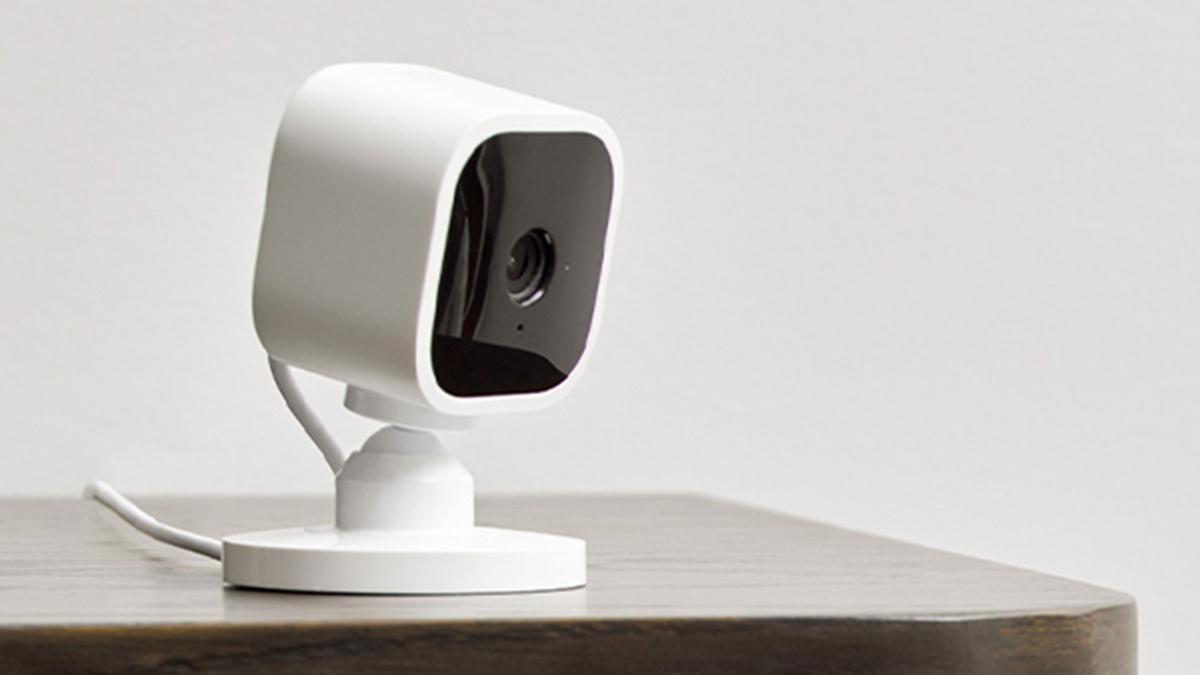 Monitor your home from a distance and communicate with your family with this security camera for 28 euros