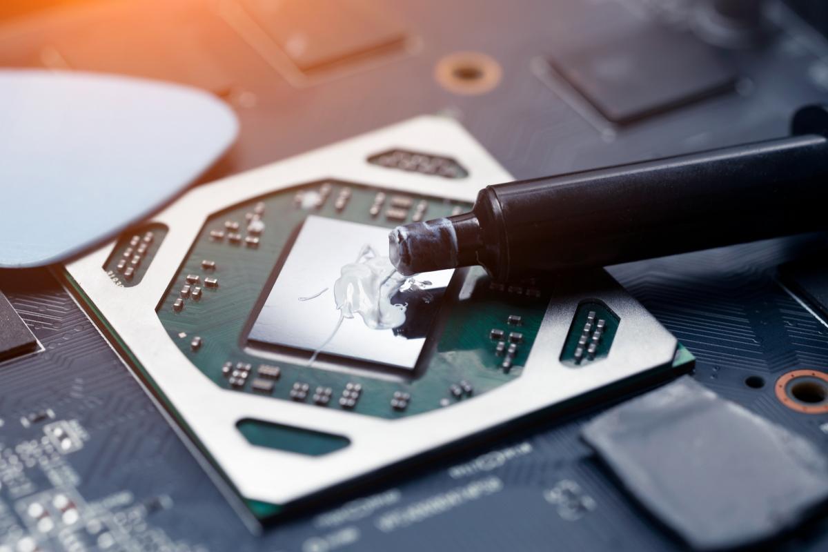 Ten sposób nakładania pasty termicznej obniża temperaturę o dodatkowe 5 stopni i mało kto z niej korzysta |  technologia