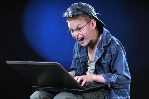 Niño de 12 años, declarado culpable de hackear webs del gobierno para Anonymous, a cambio de videojuegos Niño de 12 años, declarado culpable de hackear webs del gobierno para Anonymous, a cambio de videojuegos