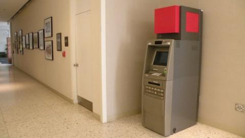 Hackers atacan cajeros automáticos en Europa Hackers atacan cajeros automáticos en Europa