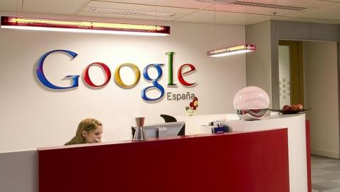 La Unión Europea obliga a Google a garantizar el Derecho al Olvido de los usuarios, borrando sus datos personales si se lo piden. La Unión Europea obliga a Google a garantizar el Derecho al Olvido de los usuarios, borrando sus datos personales si se lo piden.