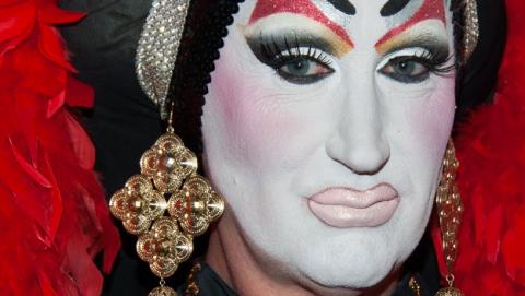Facebook vs Drag Queens Facebook vs Drag Queens