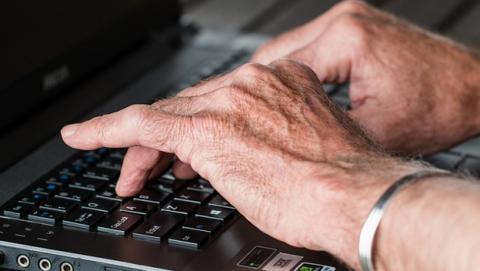 Consejos para que los abuelos naveguen seguros por Internet Consejos para que los abuelos naveguen seguros por Internet