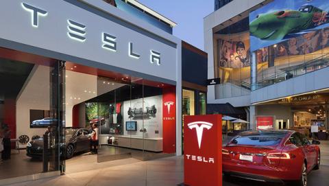 Tesla ha contratado al programador del lenguaje Swift de Apple Tesla ha contratado al programador del lenguaje Swift de Apple