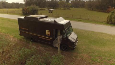 UPS presenta un dron que despega desde el furgón de reparto de paquetes UPS presenta un dron que despega desde el furgón de reparto de paquetes