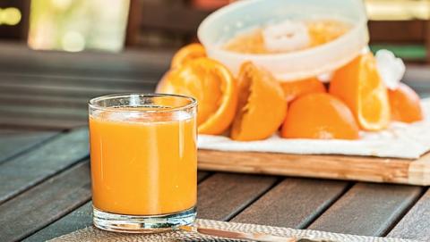 Beneficios y propiedades del zumo de naranja contra el resfriado.