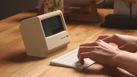 El soporte con estilo de Macintosh para el iPhone El soporte con estilo de Macintosh para el iPhone