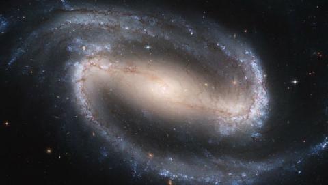Unas ondas gravitacionales se acercan a la Tierra según unos rumores. Unas ondas gravitacionales se acercan a la Tierra según unos rumores.
