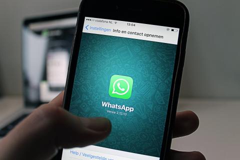 Interactuando con WhatsApp Interactuando con WhatsApp