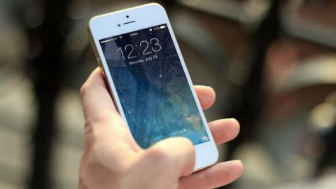 Samsung violó patentes del iPhone y tendrá que pagar a Apple Samsung violó patentes del iPhone y tendrá que pagar a Apple
