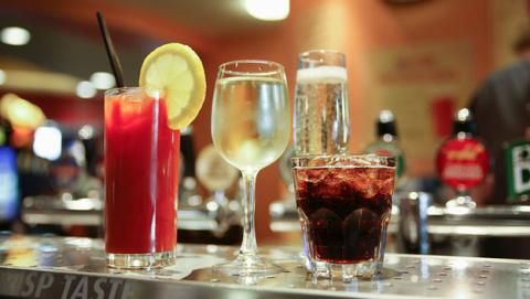 es malo mezclar bebidas alcohol es malo mezclar bebidas alcohol