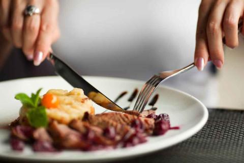 Comer rápido no es bueno para tu salud Comer rápido no es bueno para tu salud