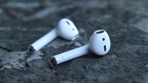 Apple AirPods Apple AirPods