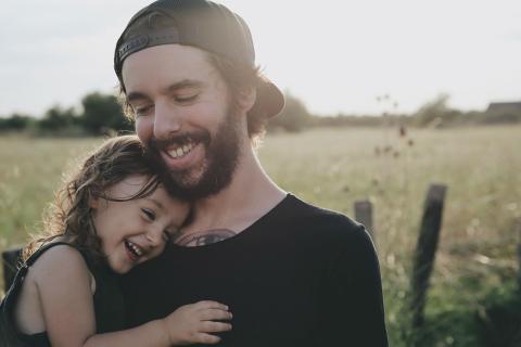 Una padre junto a su hija Una padre junto a su hija
