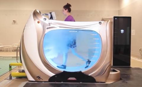 Esta máquina de ejercicio acuática también es spa y ducha Water Walker & Spa