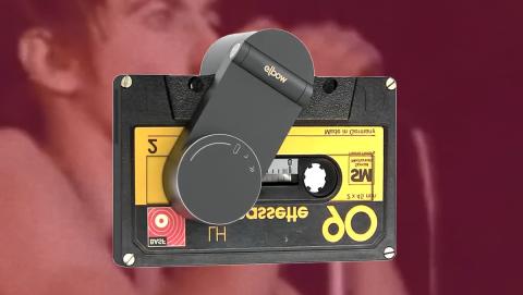 La vuelta de las cintas de cassette con un walkman portátil Elbow Cassette Player