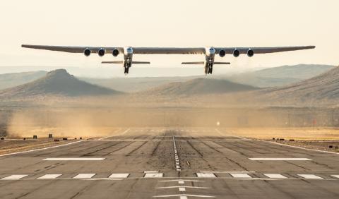 Stratolaunch, el avión más grande del mundo, vuela por primera vez Stratolaunch