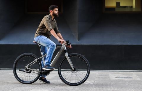 Esta bici eléctrica tiene un avisador de ángulo muerto Calamus One