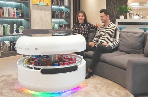 Cosnoo, la mesita de café con nevera, altavoces, pantalla LED y cargador inalámbrico Mesa de café inteligente