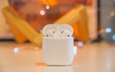 Apple AirPods 2 Apple AirPods 2