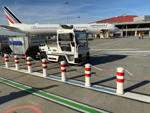 Camión autónomo y eléctrico aeropuerto Camión autónomo y eléctrico aeropuerto