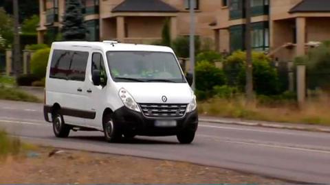 Furgoneta DGT: descubren su matrícula y las carreteras donde multa Furgoneta DGT